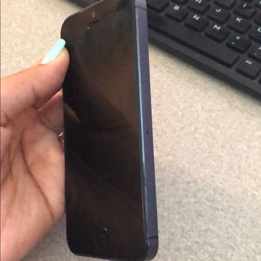 iPhone 5 - Picture 4 of 4